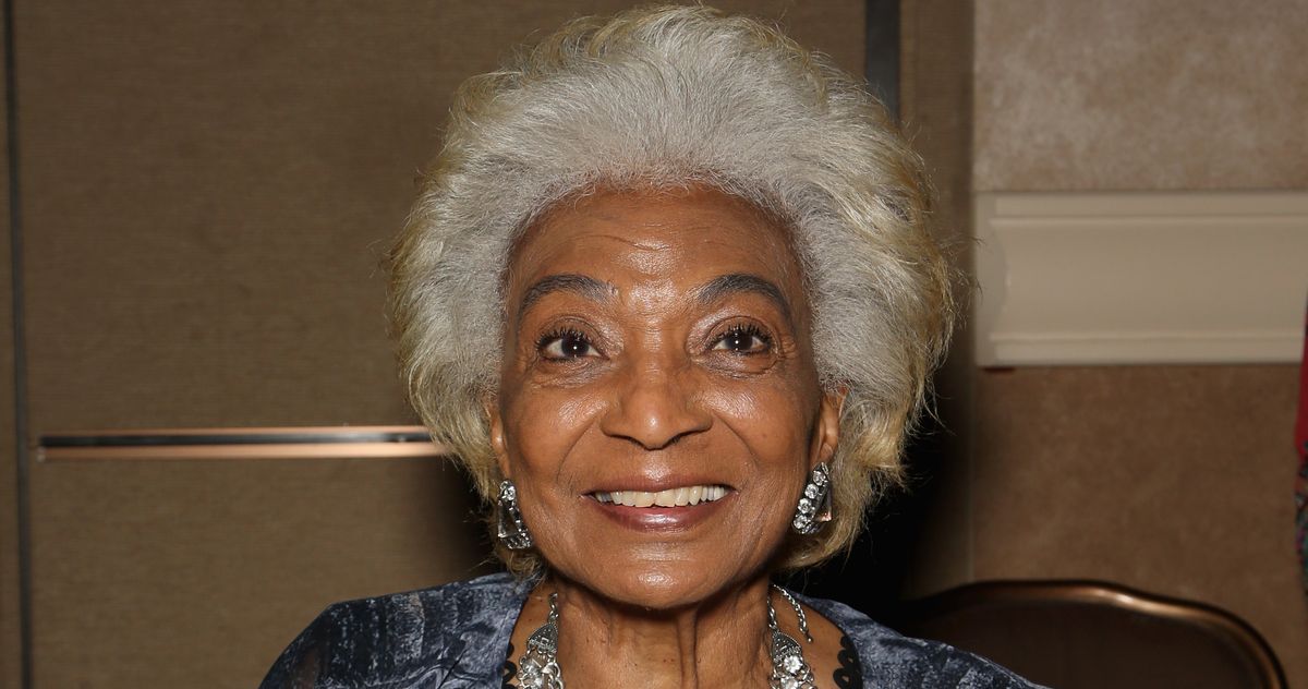 Zoe Saldana Pays Tribute to 'Star Trek' Star Nichelle Nichols