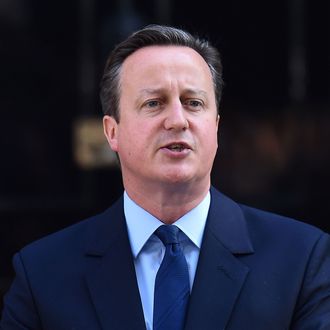 British Prime Minister David Cameron speaks to the press in front of 10 Downing street in central London on June 24, 2016.