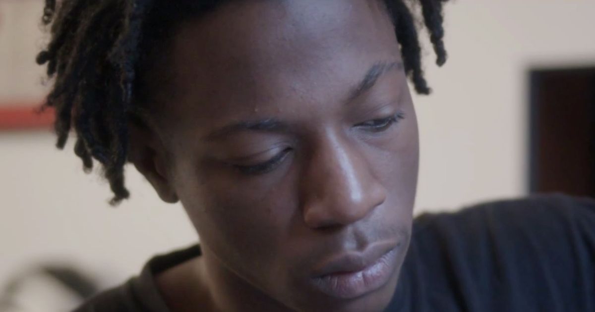 Joey Bada $$は、新しいビデオで警察の残虐行為に取り組んでいます