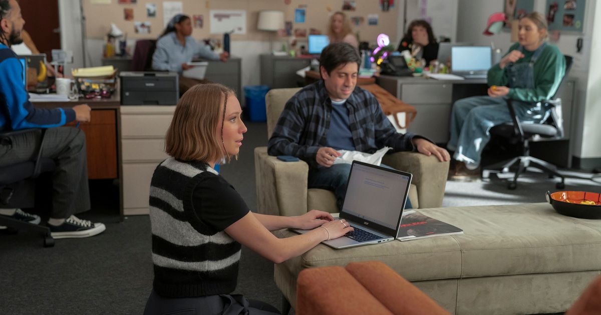 Hacks Recap: Woman on the Verge of a Nervous Breakdown