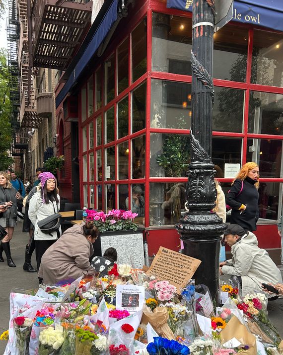 Fans Honor Matthew Perry with Tributes at Chandler Bing's N.Y.C. Apartment