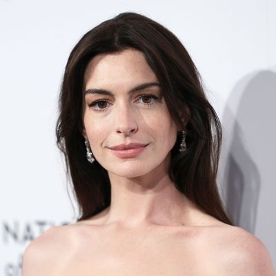 Anne Hathaway Reveals She Had a Miscarriage in 2015