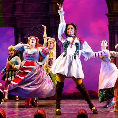 Review: The troubled Go-Go's musical 