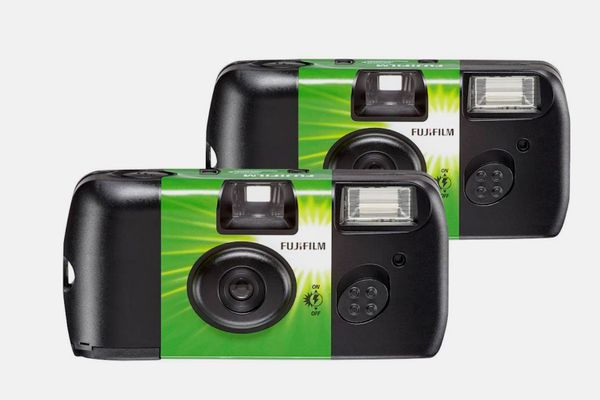 Fujifilm Fujicolor QuickSnap Flash 400 35MM Disposable Camera