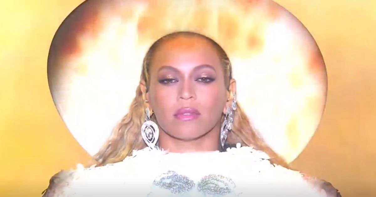 Watch Beyoncé Slay a Surprise Lemonade Medley at the VMAs