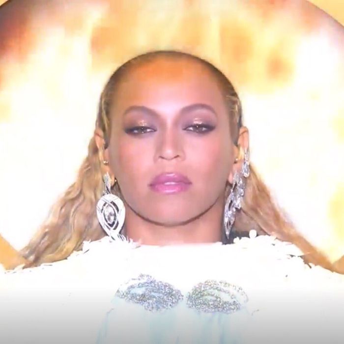 Watch Beyoncé Slay A Surprise Lemonade Medley At The Vmas