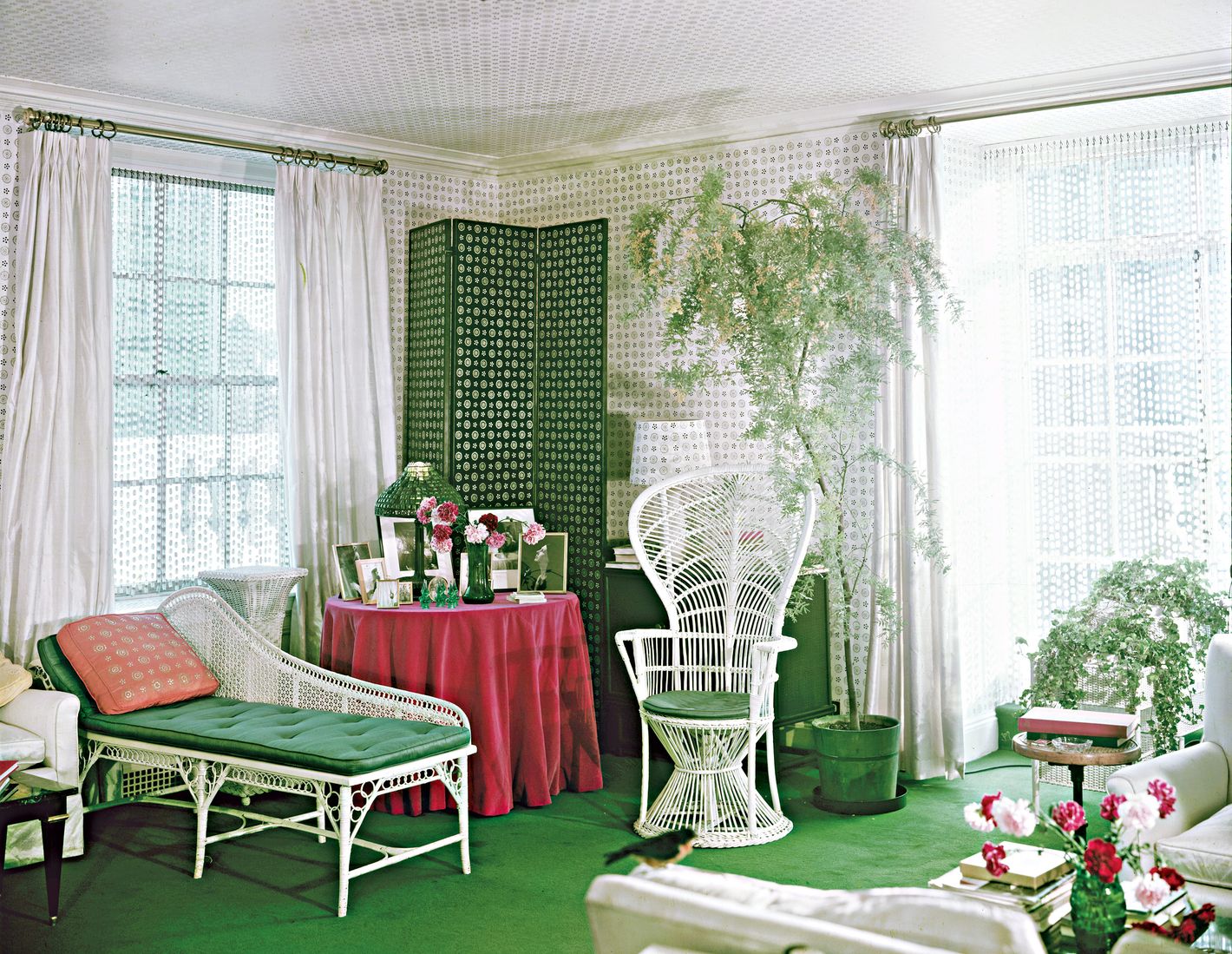 How Cecil Beaton Transformed Hotel Rooms Into Destinations