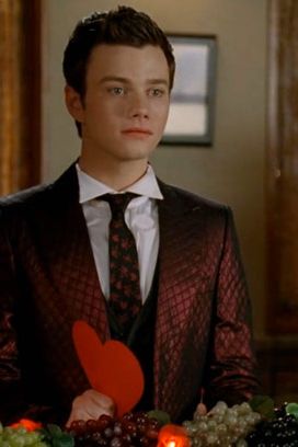 You know, Burt Hummel’s mechanic business must be doing really well. Buying a red Valentine’s suit that’s quilted to absorb maximum theoretical heartache can’t be cheap.