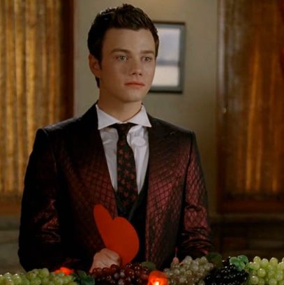 You know, Burt Hummel’s mechanic business must be doing really well. Buying a red Valentine’s suit that’s quilted to absorb maximum theoretical heartache can’t be cheap.