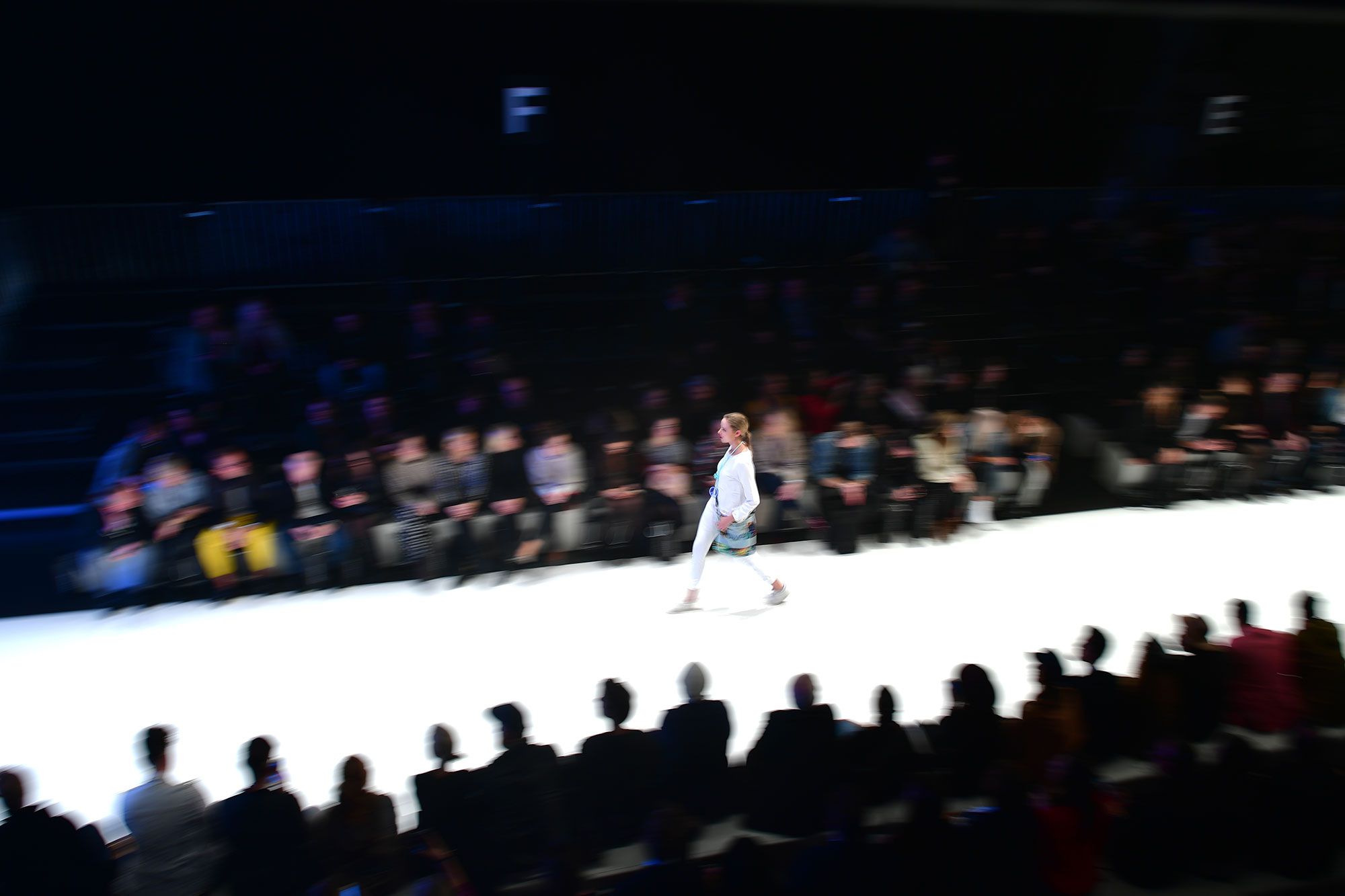 MANIFESTO - TAKING OFF: Louis Vuitton Women's Cruise 2020 Fashion Show Live  Stream