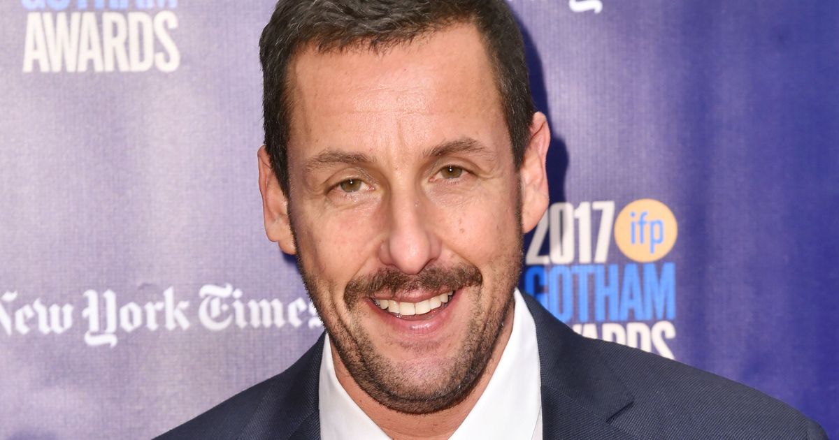 亞當山德勒 (Adam Sandler) 在 Netflix 改編的電影中摘星波希米亞的太空人