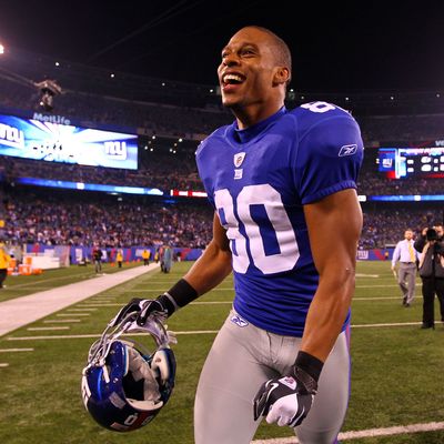 EAST RUTHERFORD, NJ - JANUARY 01: Victor Cruz #80 of the New York Giants celebrates as he runs off of the field after defeating the Dallas Cowboys at MetLife Stadium on January 1, 2012 in East Rutherford, New Jersey. (Photo by Al Bello/Getty Images)