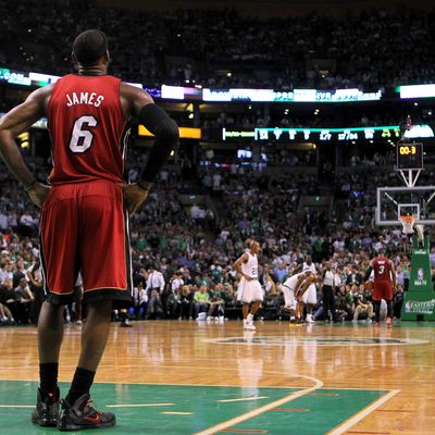 James' 45 points power Heat to Game 6 win over Celtics