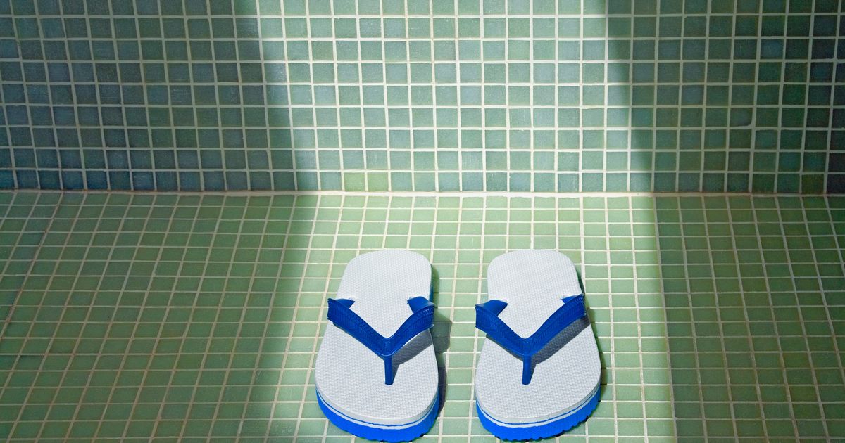 WODEBUY Mens Shower Sandals Antislip Fast Dry Flilp Flop Flats Bathroom and Gym Slider Sandals for Men