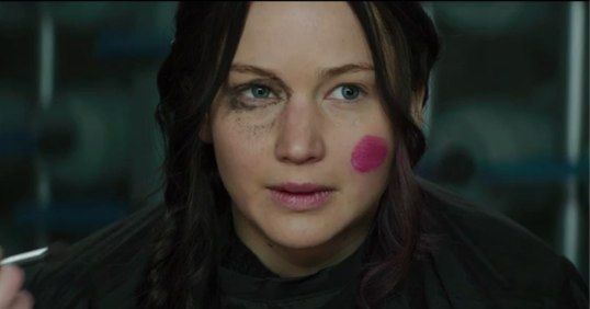 Jennifer Lawrence s Makeup Is Dreadful In This Deleted Hunger Games Mockingjay Scene