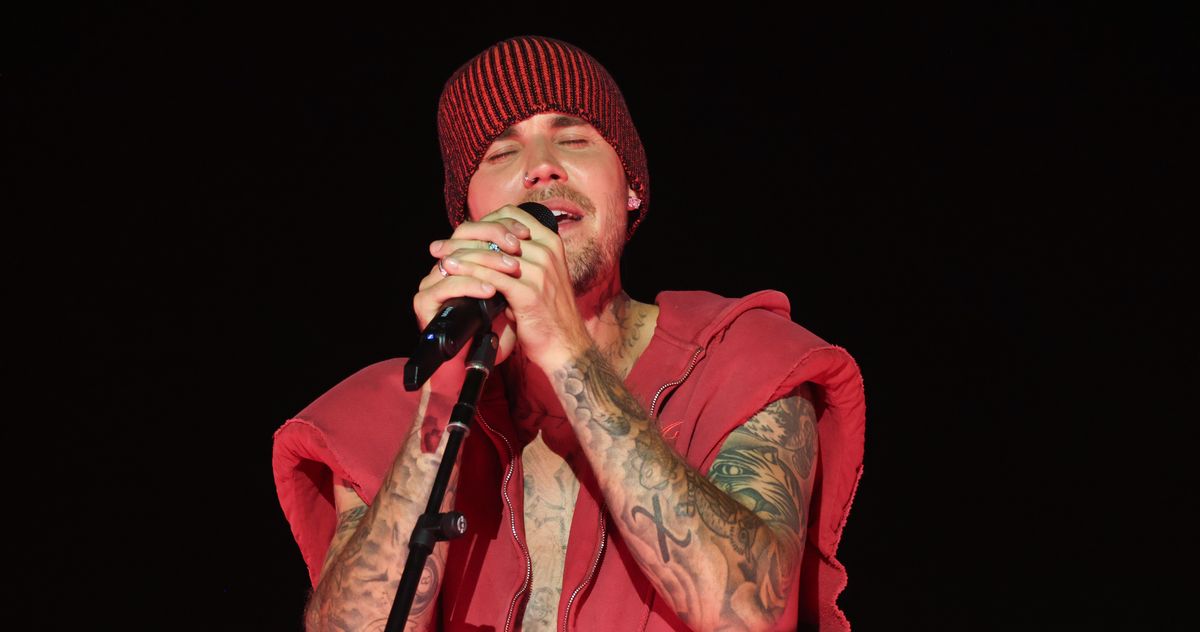 Will Justin Bieber Look Up YouTube Videos at the FIFA Halftime Show?