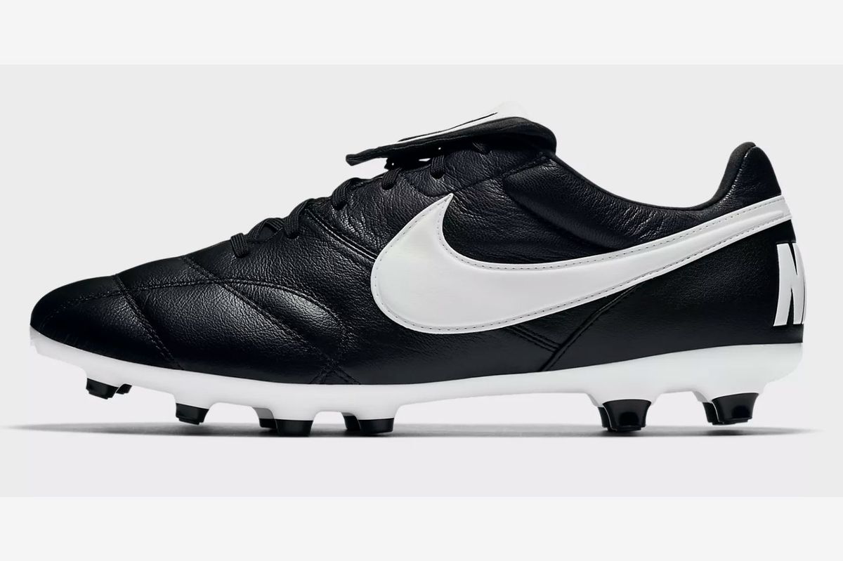 nike classic soccer shoes