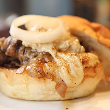 布里欧什面包，切达干酪，山葵蛋黄酱