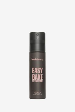 Huda Beauty Easy Bake Blurring Setting Spray with 16-Hour Wear