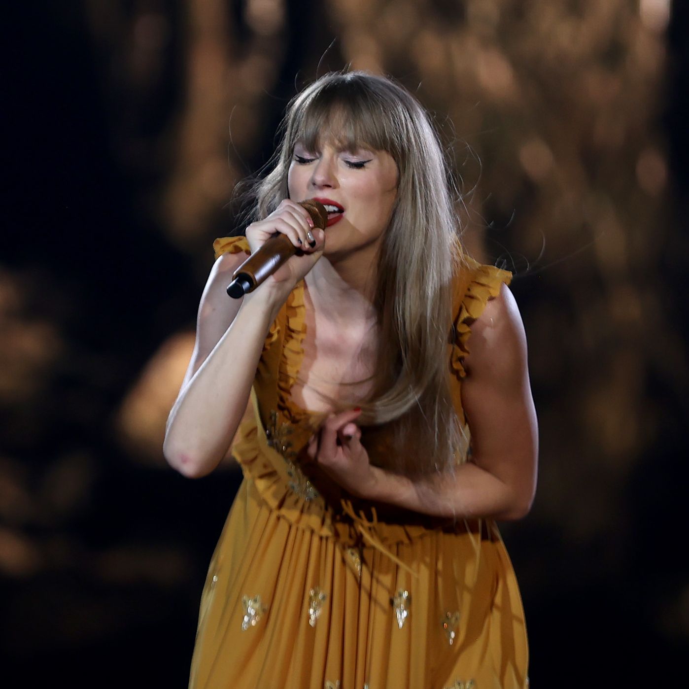 Review: Taylor Swift's Netflix special gives fans a reason to stay