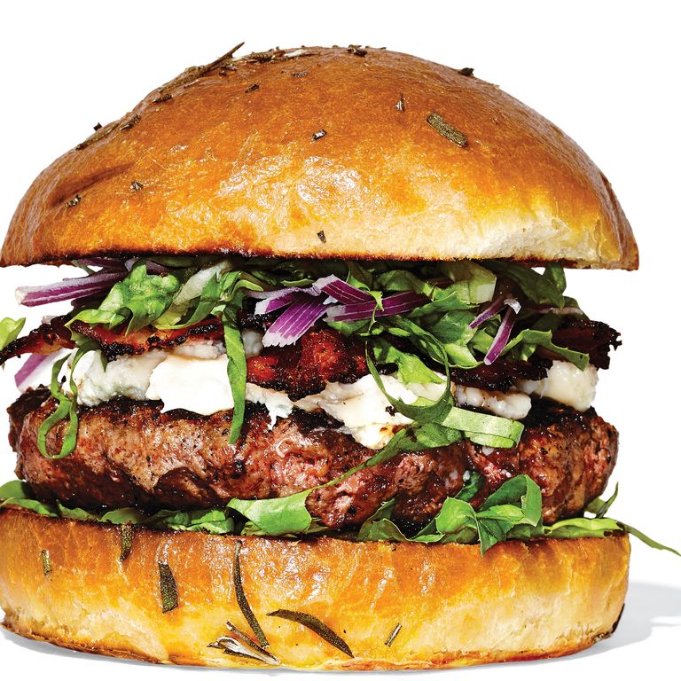 Maialino’s midnight Burger售价15美元，是尼克·安德勒(Nick Anderer)的意式汉堡(高根左拉干酪、腌意大利烟肉、迷迭香奶油蛋卷配莴苣)，只在晚上10点半至午夜供应，而且只在前厅。吃一碗意大利面当甜点。