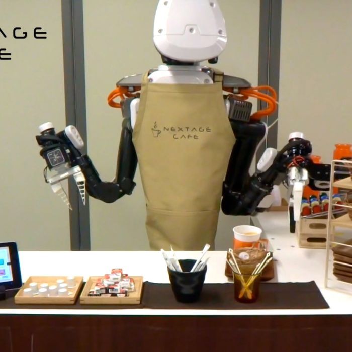 This Coffee-Making Robot Is the World&#39;s Worst Barista