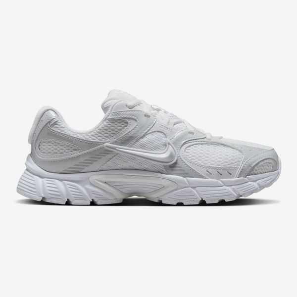 Nike V5 RNR Sneaker - Women's