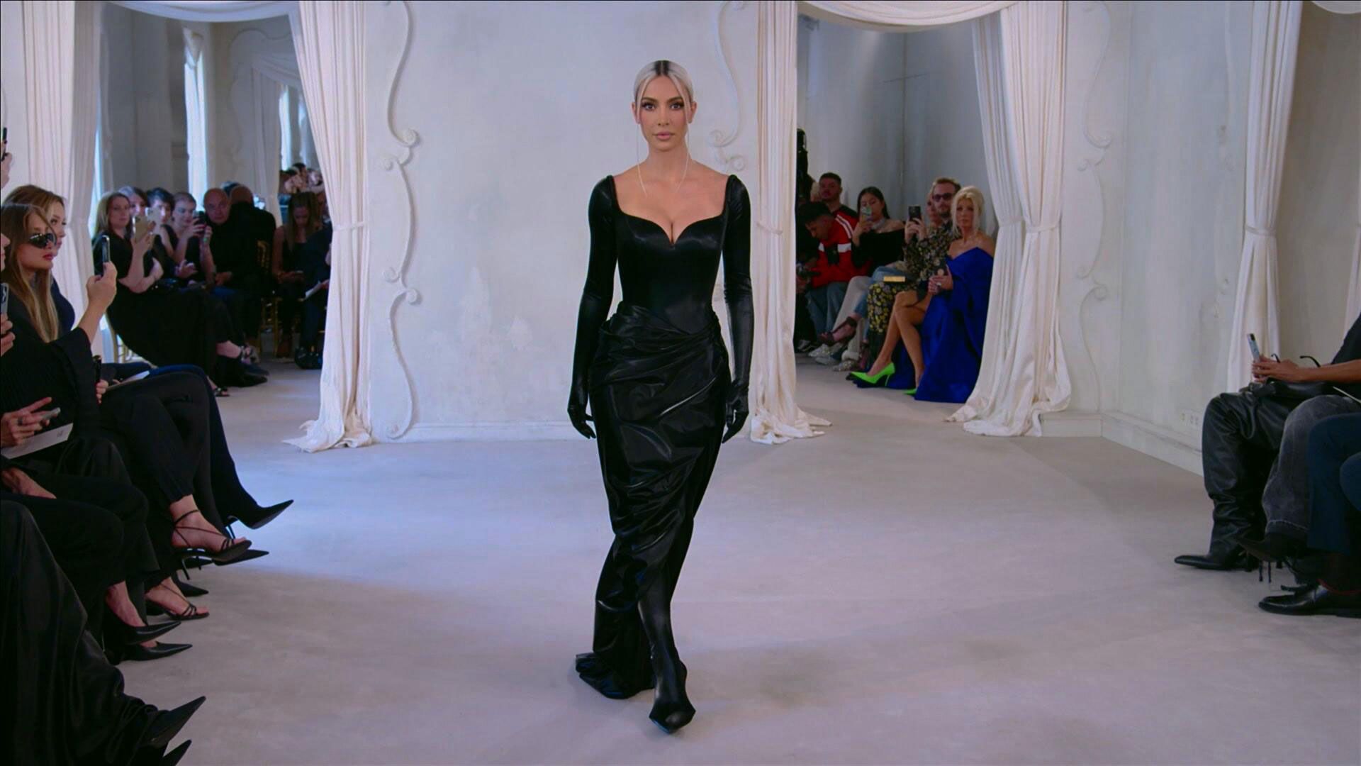 Kim Kardashian Front Row @ Balenciaga Fall 2022