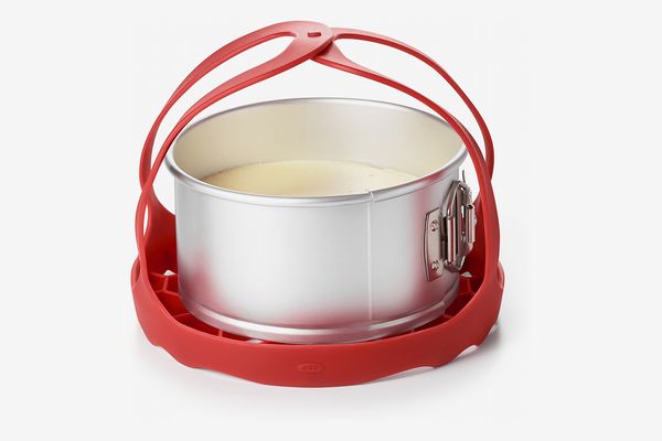 https://pyxis.nymag.com/v1/imgs/58b/53a/985b83a99d5247075c16764c592aef0bb1-oxo-good-grips-silicone-pressure-cooker-.rhorizontal.w600.jpg