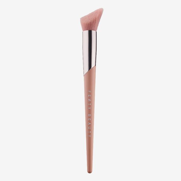 Fenty Beauty Cheek Hugging Highlight Brush