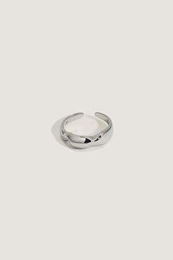 Kinn Studio x Janessa Leoné Seren Ear Cuff/Ring - Silver