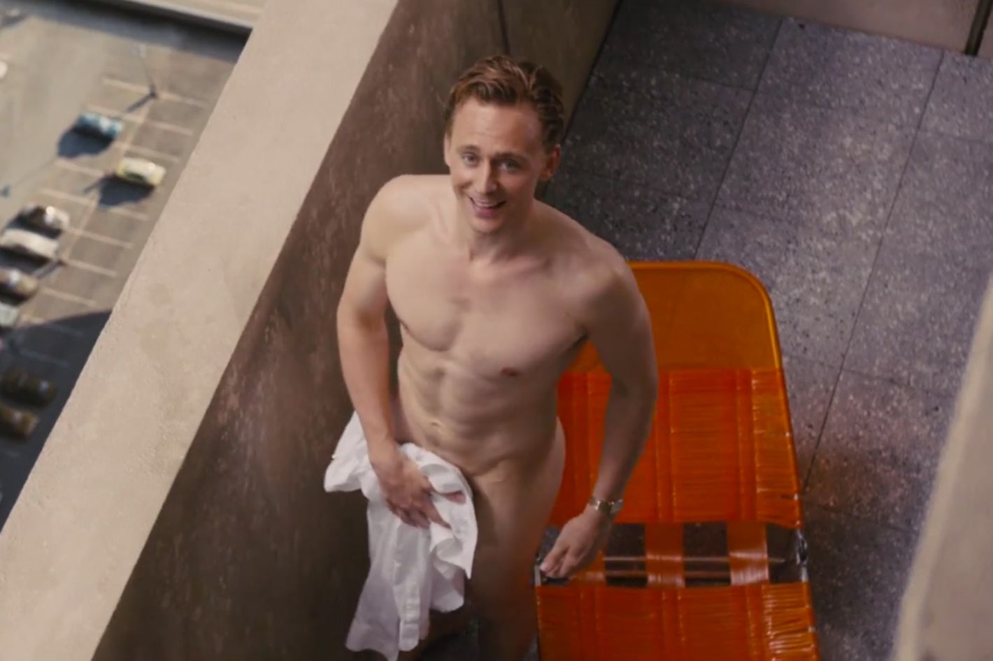 New High-Rise Trailer: Tom Hiddleston Has Lost His Clothes