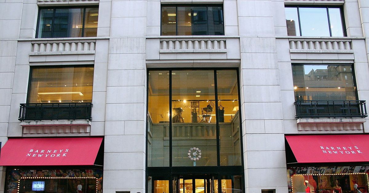 Barneys’ Outlet Stores to Go Online