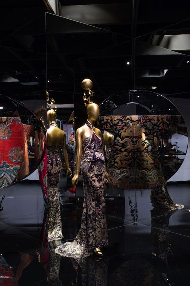 The Met’s China Show Is Beautiful, But Elusive
