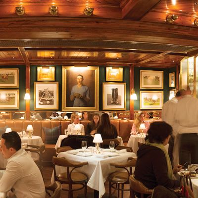 A Ralph Lauren Restaurant, the Polo Bar, Comes to New York - The New York  Times