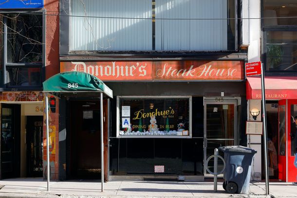 Donohue's Steak House, 845 Lexington Ave, New York, NYC storefront of a steakhouse in Manhattan's Upper East Side neighborhood. donohues steak