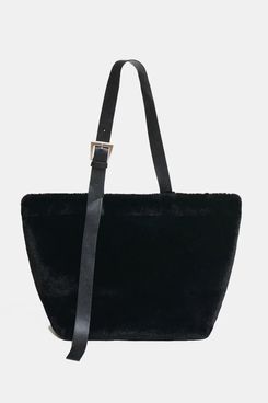 Apparis Esti Tote