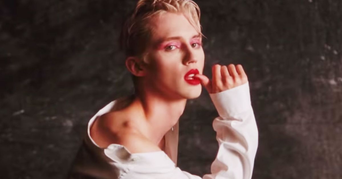 lilla forræder Skaldet Let Troye Sivan's 'Bloom' Video Be Your Pride Lookbook