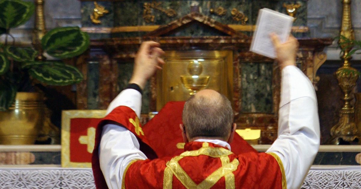 Pope intervenes again to restrict celebration of Latin Mass