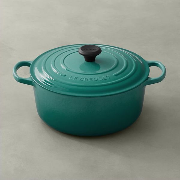 Le Creuset Signature Enameled Cast-Iron 7-1/4-Quart Round Dutch Oven