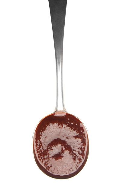 皇后区约翰·布朗熏屋(John Brown’s Smokehouse)的乔希·鲍恩(Josh Bowen)开始将他的堪萨斯城风格烧烤酱装瓶，因为有太多食客要求购买，他说不这样做似乎很愚蠢。这个食谱(没有使用番茄酱:“我不会让亨氏为我做一半的酱汁，”鲍恩说)有一种甜味，很适合浇在烧焦的末端上，和烤豆一起吃。12盎司8美元。长岛市37大道25-08号;718-361-0085。