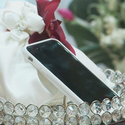 Man 'marries' his smartphone in Vegas — really