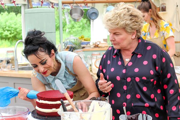 watch great british baking show online