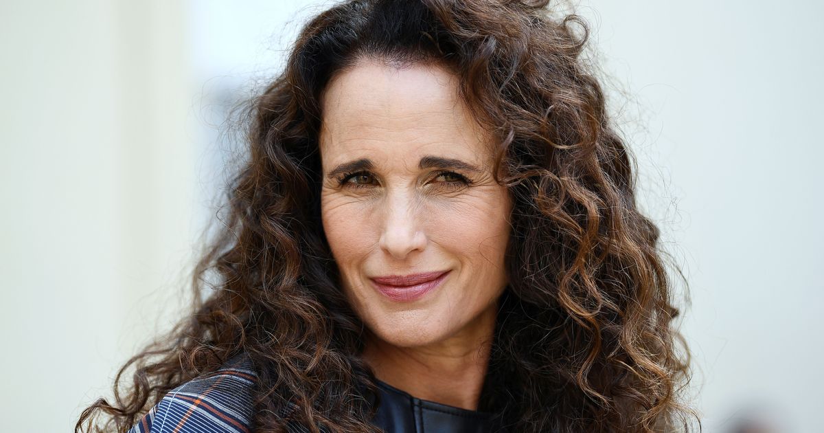 葫蘆的四個婚禮和一個葬禮安迪麥克道威爾 (Andie MacDowell) 補充道，重新塑造主角