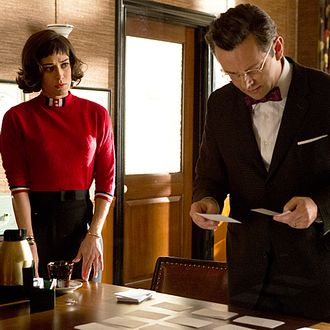 Lizzy Caplan as Virginia Johnson and Michael Sheen as Dr. William Masters in Masters of Sex (season 1, episode 5) - Photo: Michael Desmond/SHOWTIME - Photo ID: MastersofSex_105_3242