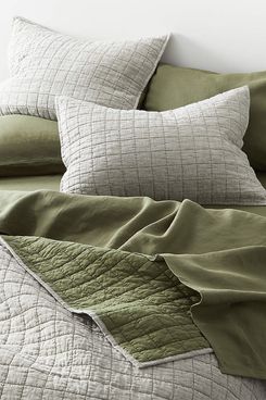 Crate & Barrel Belgian Flax Linen Quilt (Moss, Full/Queen)