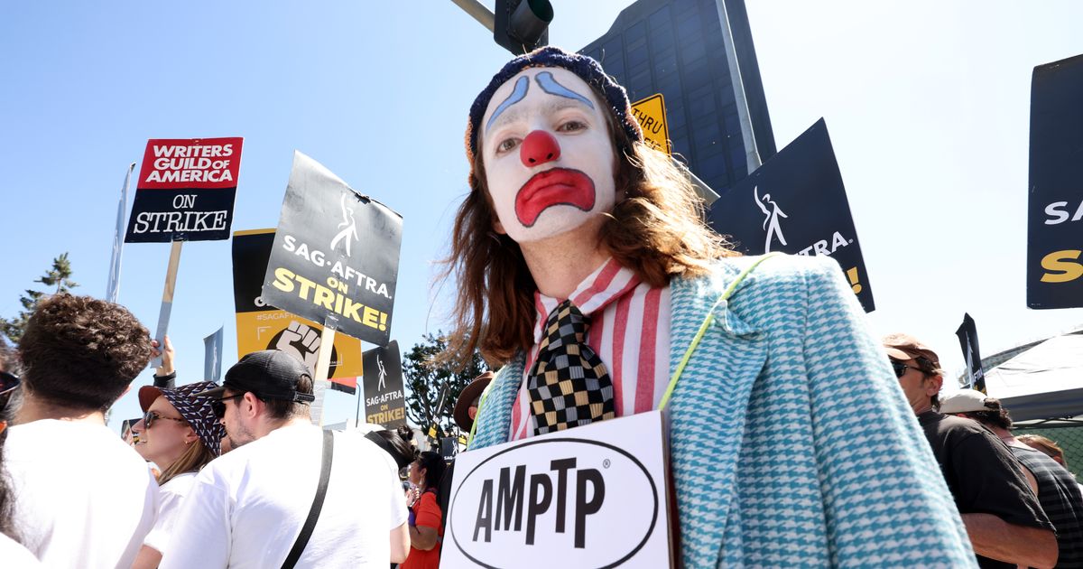 2023 SAG and WGA Strike Picket-Line Updates Week 5 - Vimarsana News