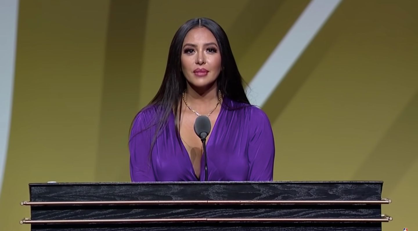 Kobe Bryant honored by wife Vanessa, Michael Jordan in Hall of Fame  enshrinement ceremony