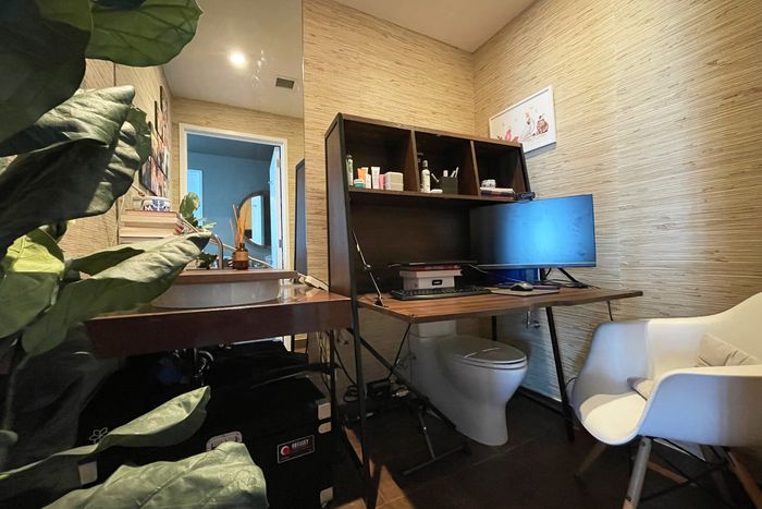 A ‘Bathroom Office’ in a Williamsburg Rental Apartment