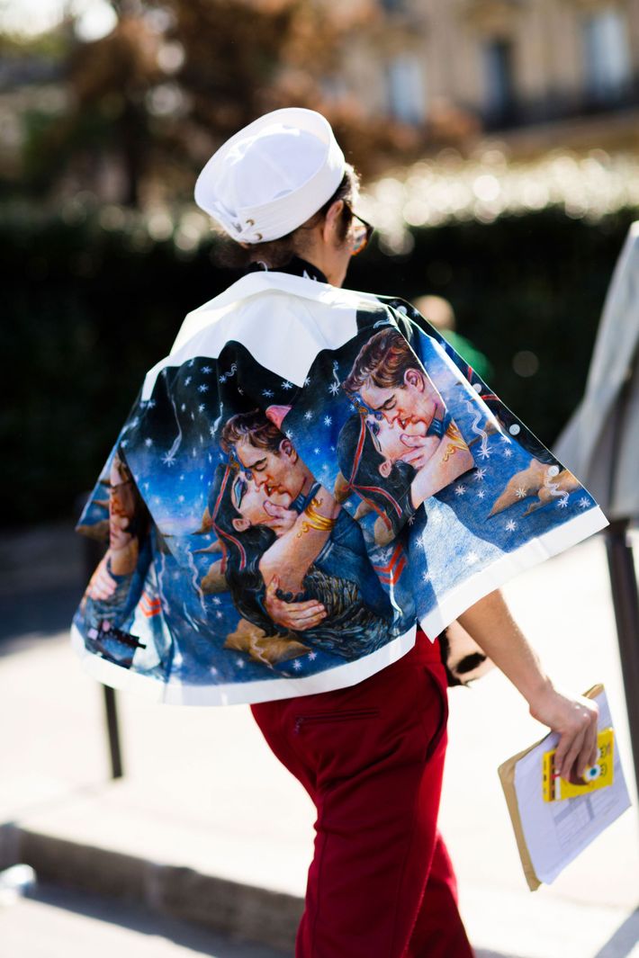 prada kissing shirt